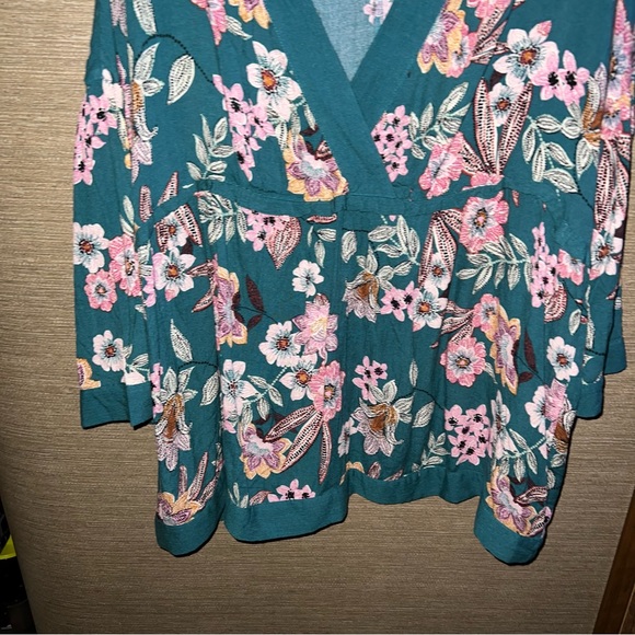 Maurcies Blue Floral Bell Sleeve Blouse teal pink floral size XL - Picture 9 of 11